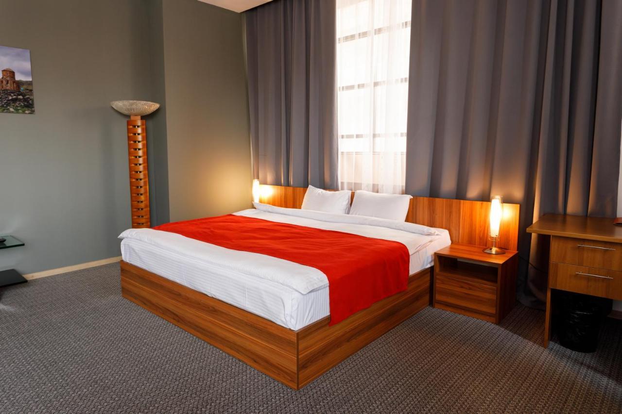 Moscow House Hotel Erivan Exterior foto